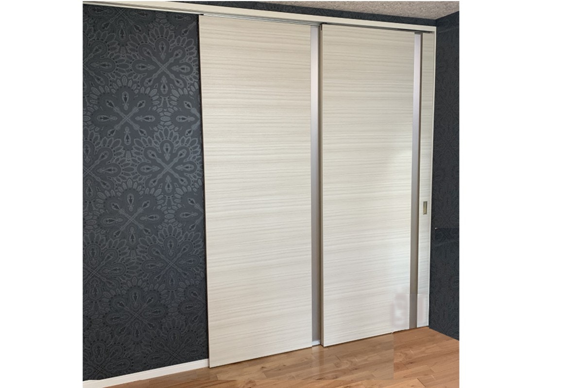 自分でデザインしたドアを造りたい 扉を作りたい 引き戸の注文 木製ドア専門店 ガラス入り引き戸 ソフトクローザー おしゃれな引き戸