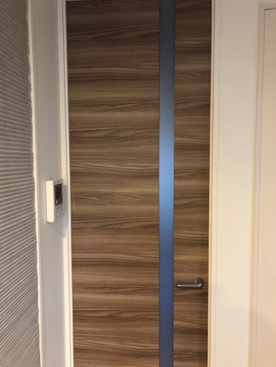 ラフィーノ:千葉県 茂木様 お部屋入り口のガラス入りドア ラフィーノ:千葉県 茂木様 お部屋入り口のガラス入りドア