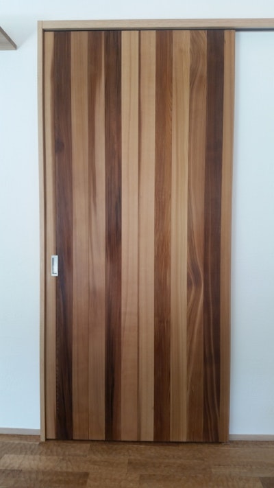 特注:杉羽目板のアウトセット引き戸(愛知県知多市) 特注:杉羽目板のアウトセット引き戸(愛知県知多市)