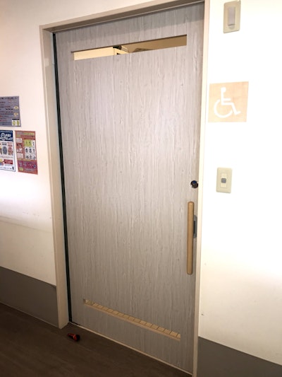 特注:沖縄県 O様 介護施設のトイレ用引き戸 特注:沖縄県 O様 介護施設のトイレ用引き戸