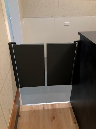 スイング:京都府 N様 飲食店のカウンターにスイングドア スイング:京都府 N様 飲食店のカウンターにスイングドア