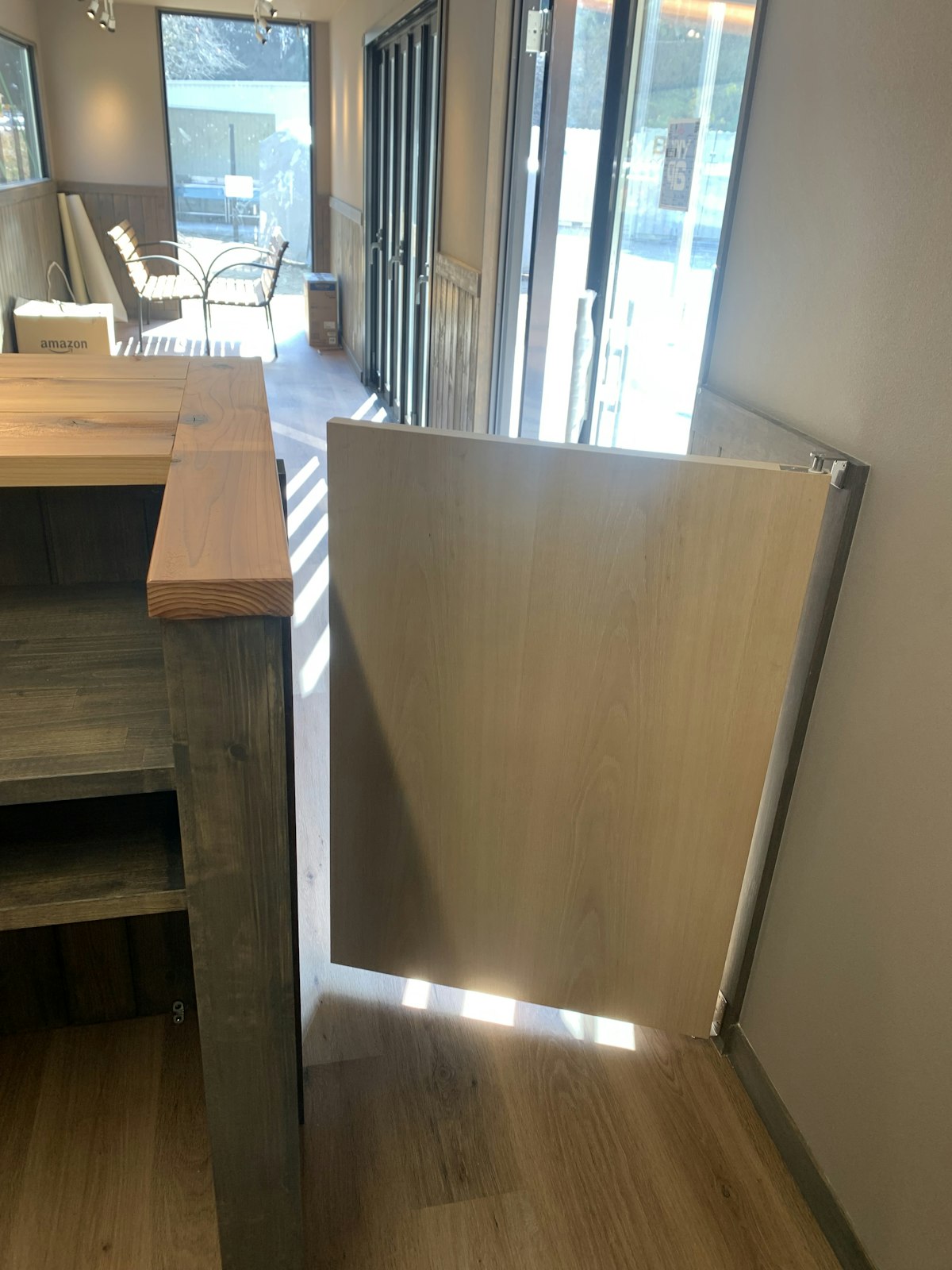 スイングドア、カフェのドア