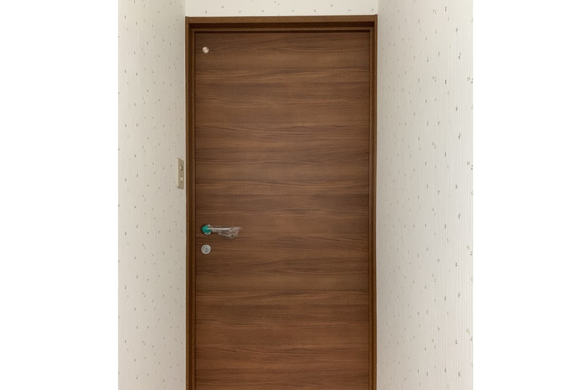 トイレのドア　オーダードア　ドアの注文　ライトチェック窓　扉の注文　オリジナルドア　ドアのデザイン　自分用ドア